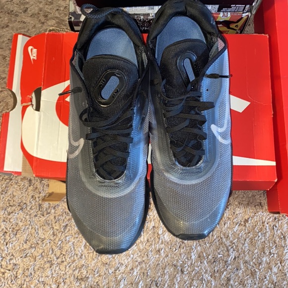 Nike Air Max 2090
Men's Shoe
Size 13
Style BV9977-001 - Picture 3 of 11